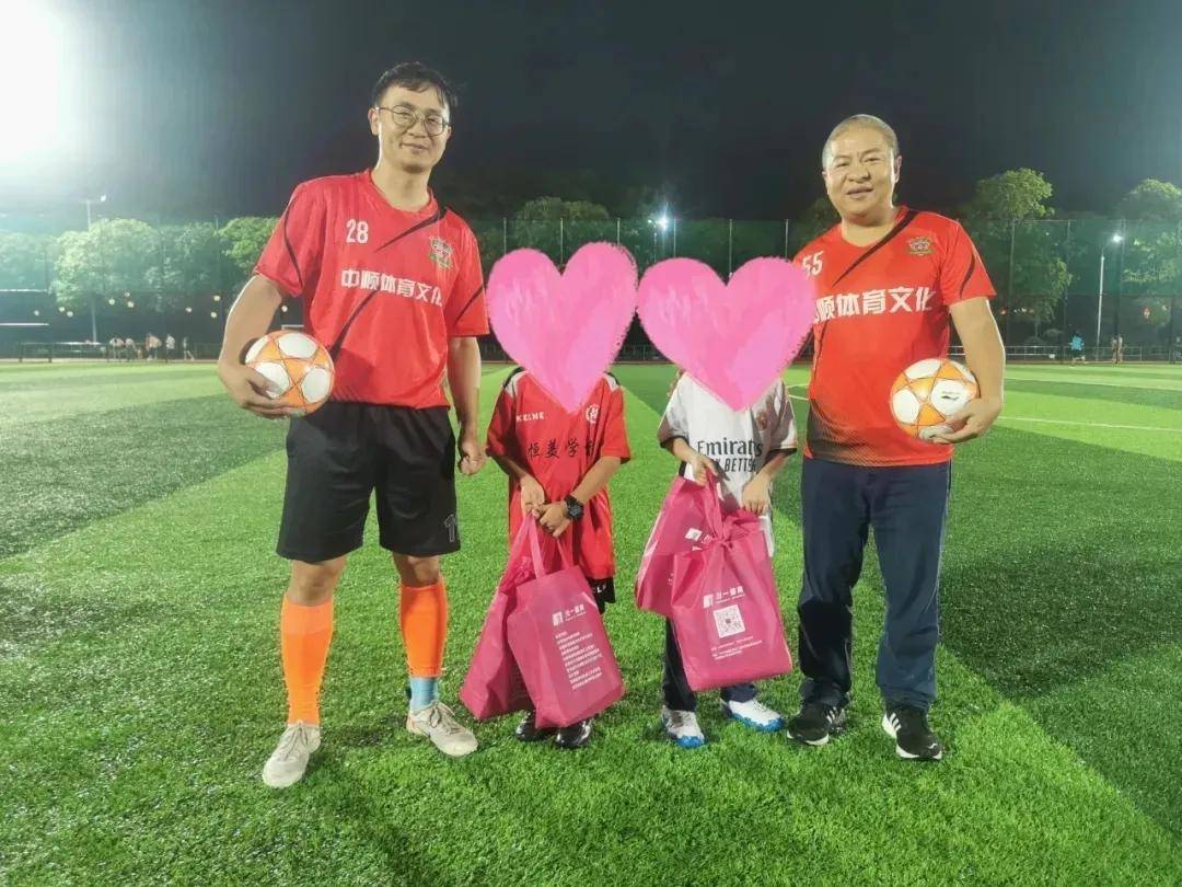 爱游戏体育（AYX）官方APP下载-&quot;运动员公益走：传递健康与爱心&quot;
