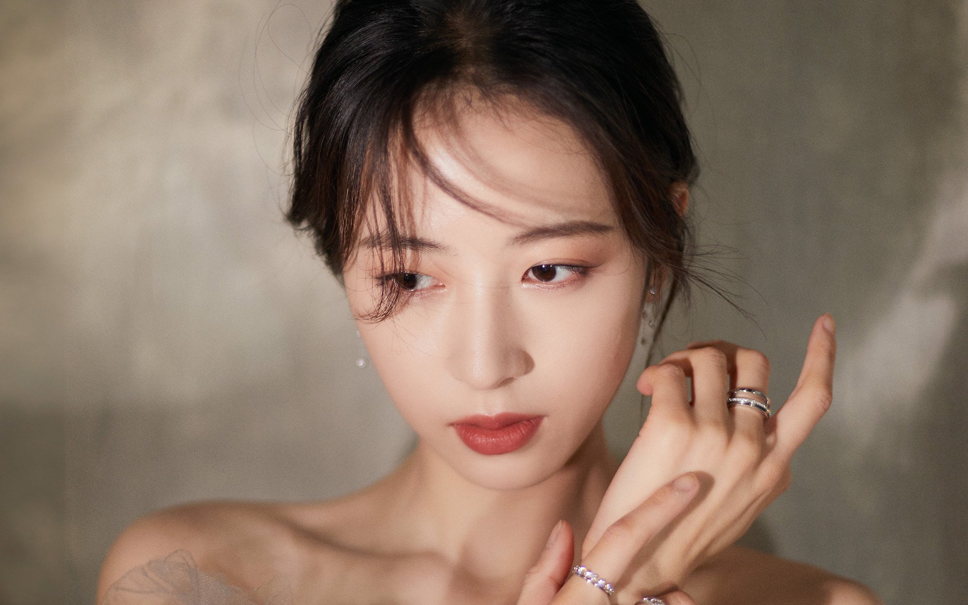 爱游戏官方网站-_场外精彩：明星访谈、公益活动多姿多彩_，明星访谈节目