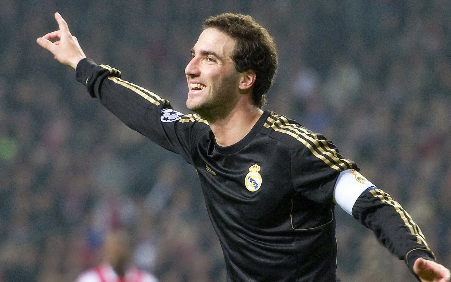 巴西马术协会与国际马术联合会合作,举办国际马术交流活动,促进技术交流。