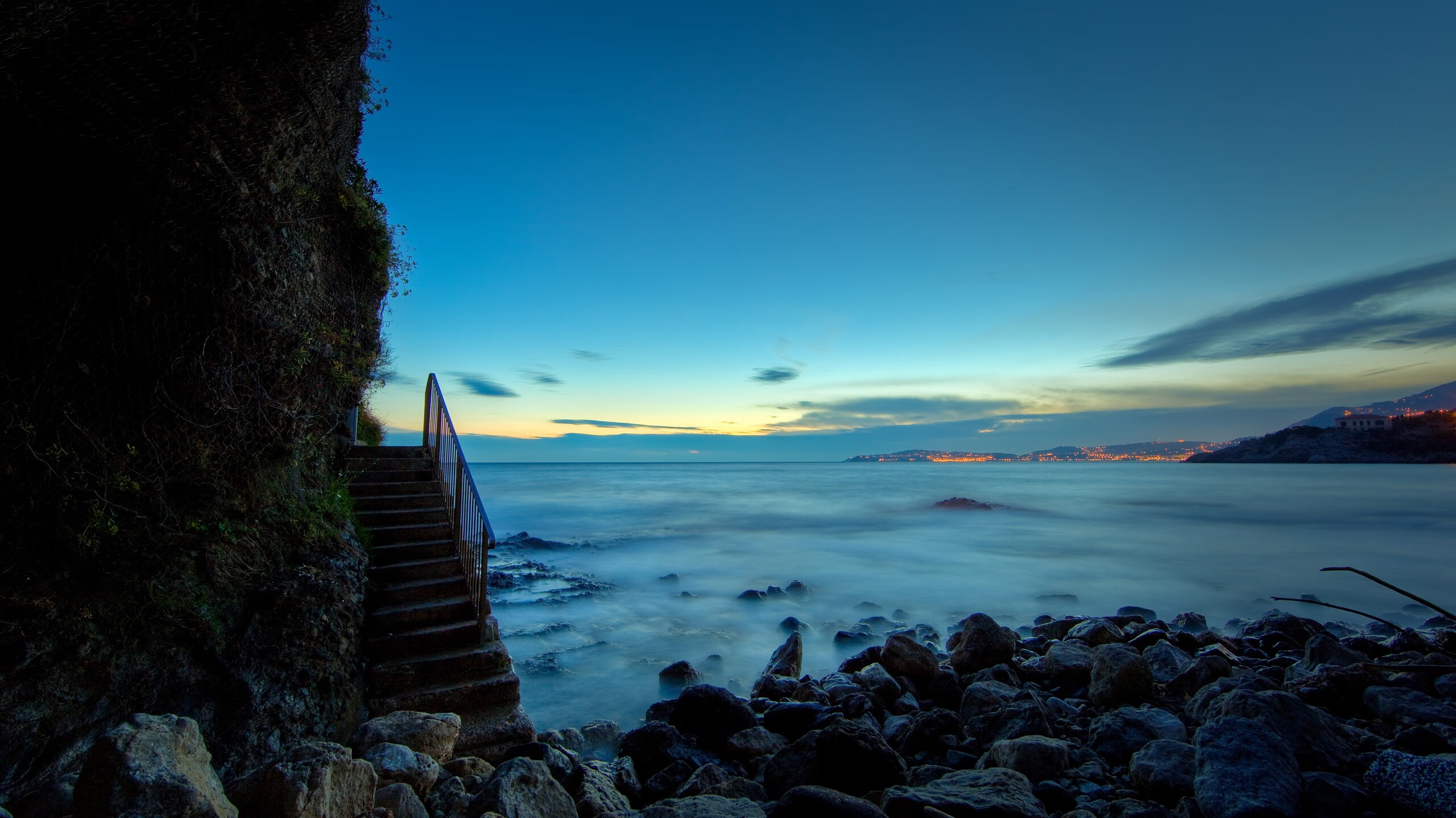 体育竞技场面激烈刺激，球迷心情澎湃，竞技体育的残酷的句子