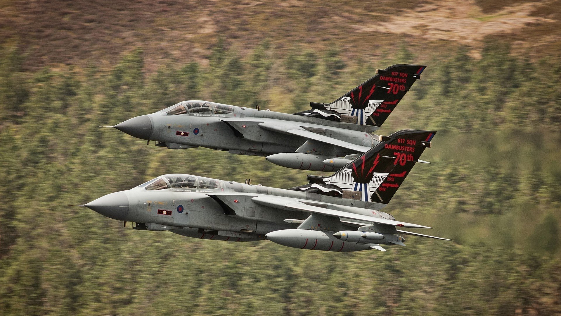 爱游戏中国官方登录入口网站-比赛中球员们拼尽全力，为球队赢得胜利，这场球赛的胜败关键是队员们的齐心协力