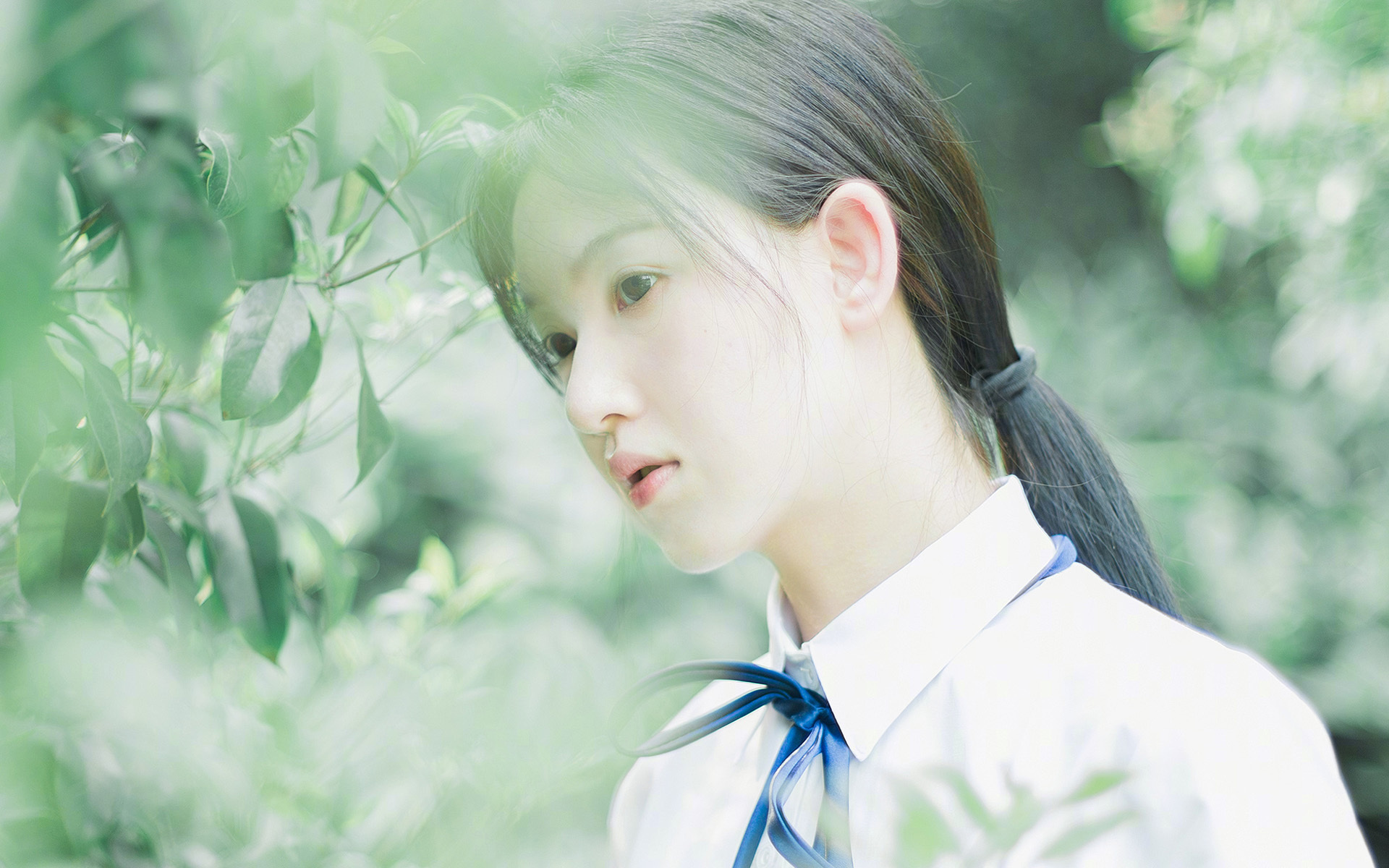 比赛中球员们的精彩表现引起了粉丝热议,运动员们在赛场上精彩表现