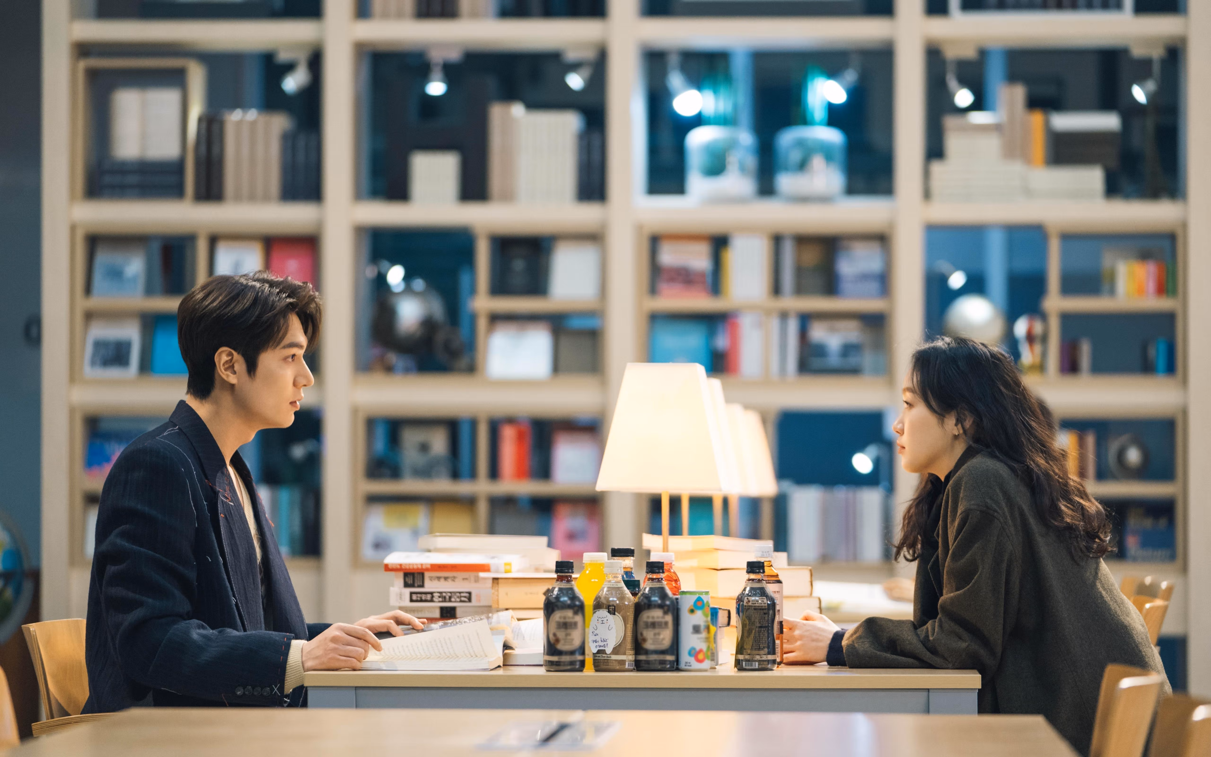 爱游戏中国官方登录入口网站-比赛中球员发挥出色，助球队夺得胜利，在比赛中,队员,教练员,助理教练员,替补队员